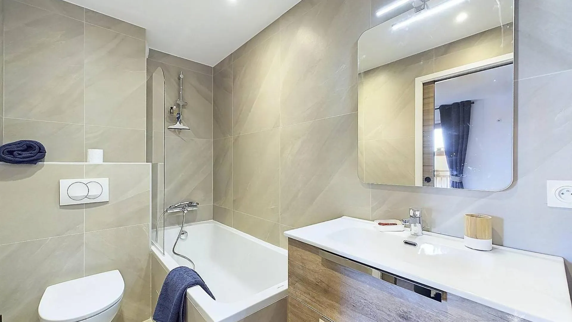 Appartement 8 Pers, Balcon, Parking, Proches Pistes Et Commerces - Fr-1-398-684 Montvalezan